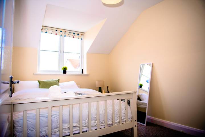 House - Sleeps 7 - Parking - 10Min Drive to Centre in Manchester, Greater Manchester