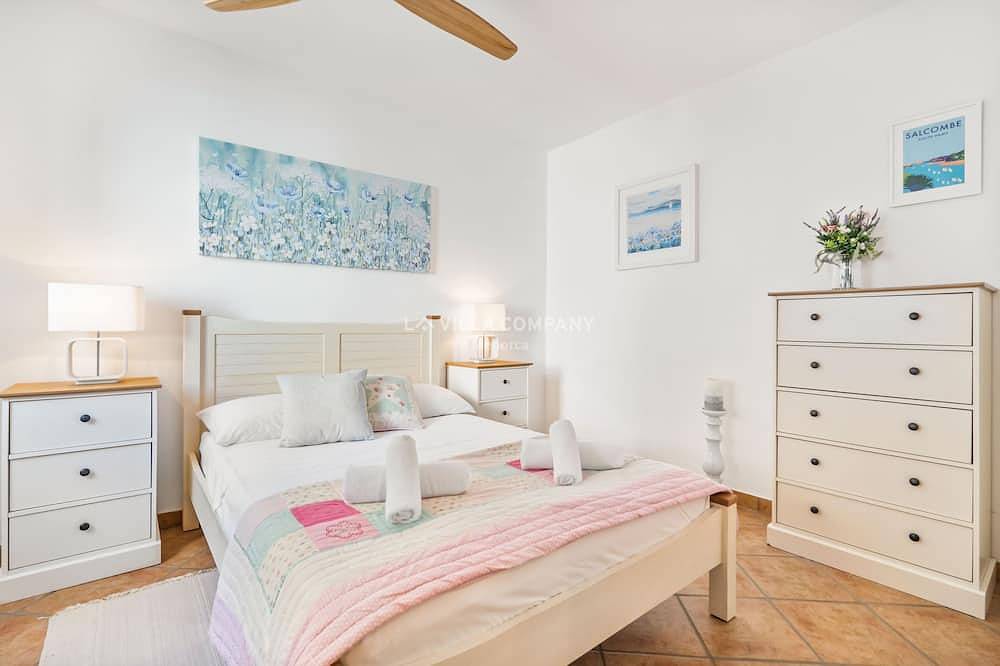 Fabulous Villa with Private Pool in Tranquil Area, Sleeps 8 in Coves Noves, Es Mercadal