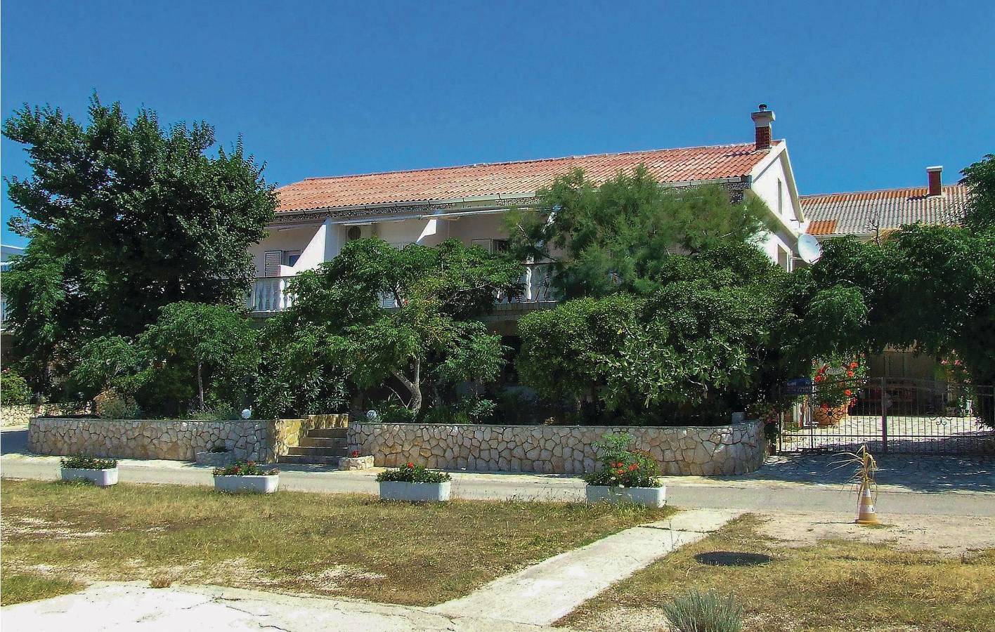 Entire holiday apartment, Holiday apartment for 5 people with terrace in Kustići, Pag Island