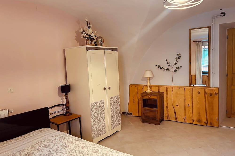 Geräumiges Ferienhaus im Dorf mit Wandern, Klettern, am Fuß des Bergs in Le Glaizil, Nationalpark Écrins