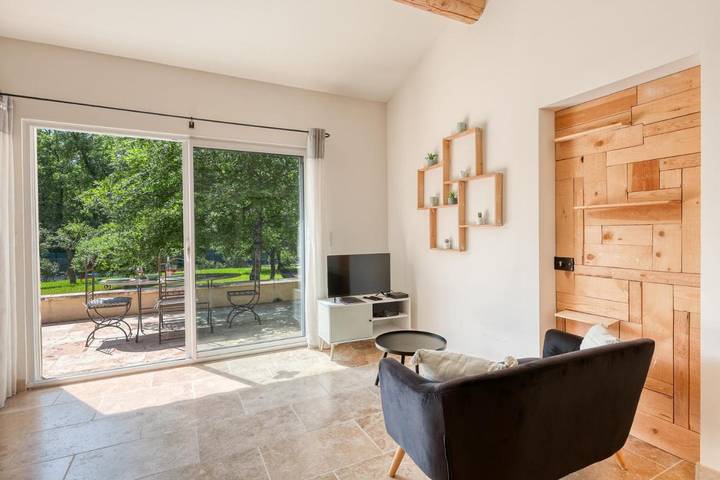 Location de vacances pour 2 personnes, avec jardin ainsi que piscine et terrasse à Saint-Saturnin-lès-Apt - 4