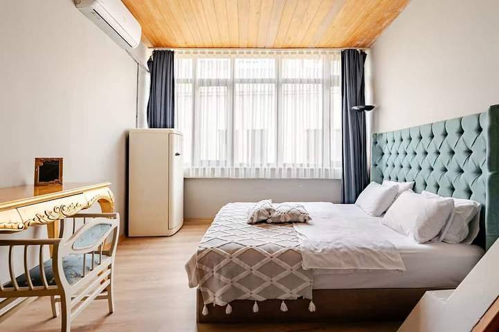 Ganze Wohnung, 3-bedroom apartment in Galata with Ac&Lift&Full Kitchen in Beyoğlu, Istanbul