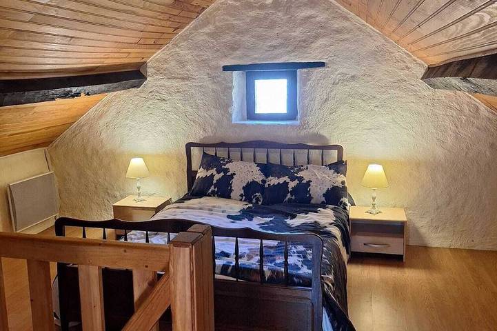 Rural cottage for 4 people on an organic farm with enclosed garden in Région d'Aubussargues