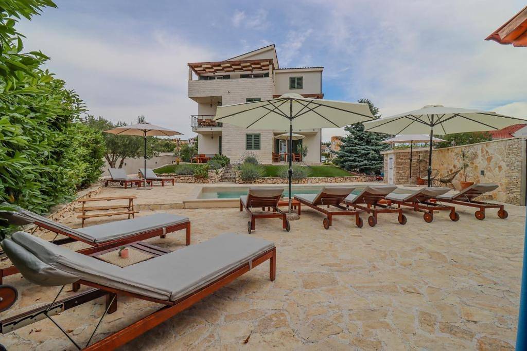 Ganze Wohnung, 2-Zimmer-Ferienwohnung mit Balkon und Meerblick Brodarica, Sibenik A-25027-d in Brodarica, Šibenik-Knin