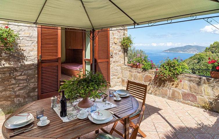 Casa vacanza per 6 persone, con giardino e panorama, con animali domestici a Castellabate