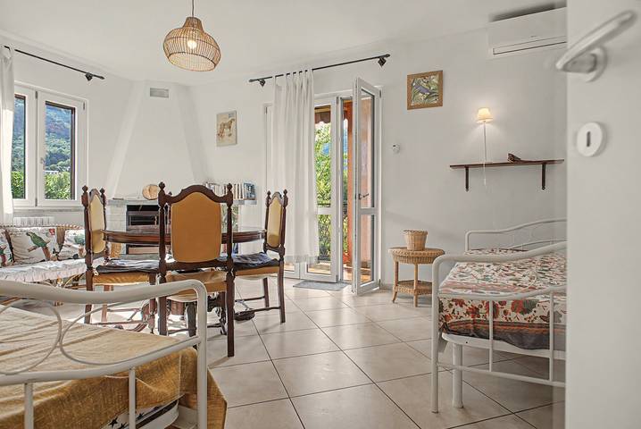 Ganze Wohnung, Apartment 'Sunset On Lake Maggiore 2 Garagen' mit Garten, Balkon und WLAN in Porto Valtravaglia, Lago Maggiore (Lombardei)