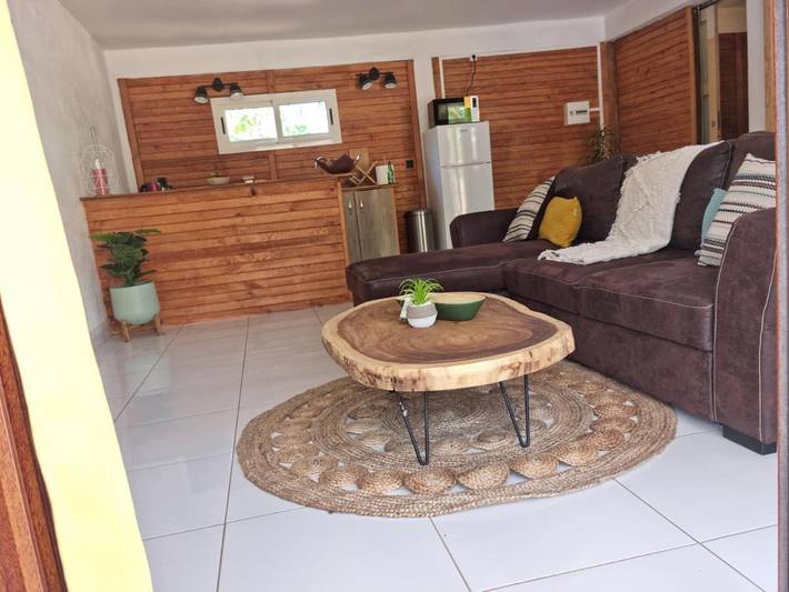 Location de vacances pour 4 personnes, avec jardin ainsi que vue et terrasse dans Chirongui
