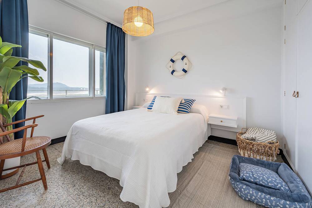 Entire apartment, Cozy Beachfront Apartment in Valdoviño in Valdoviño, Galician Coast