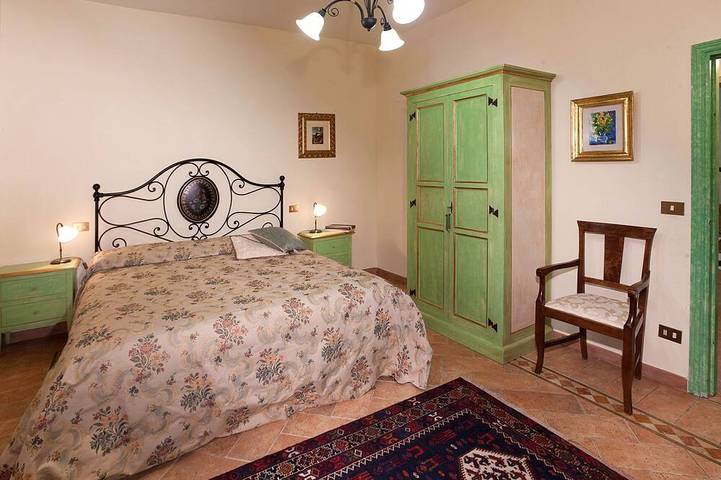 Family Holiday Tuscan villa: Pool, fenced garden, A.C. Wi.Fi  14 Guests 7 rooms in Citerna, Valtiberina