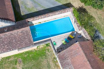 Location De Vacances pour 12 Personnes dans Mayac, Périgord Blanc, Photo 1