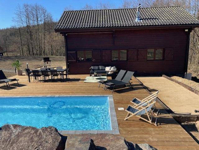 Ferienhaus für 8 Personen, mit Whirlpool und Terrasse sowie Garten und Pool in Stavelot
