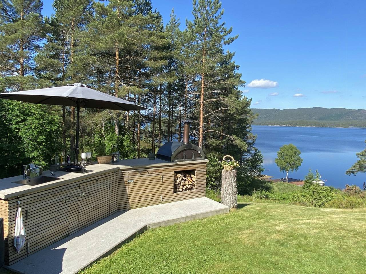Norwegische Hüttenatmosphäre und schöne Aussicht in Vegårshei in Vegårshei