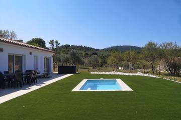 Cottage pour 4 personnes, avec jacuzzi et jardin à Les Mages