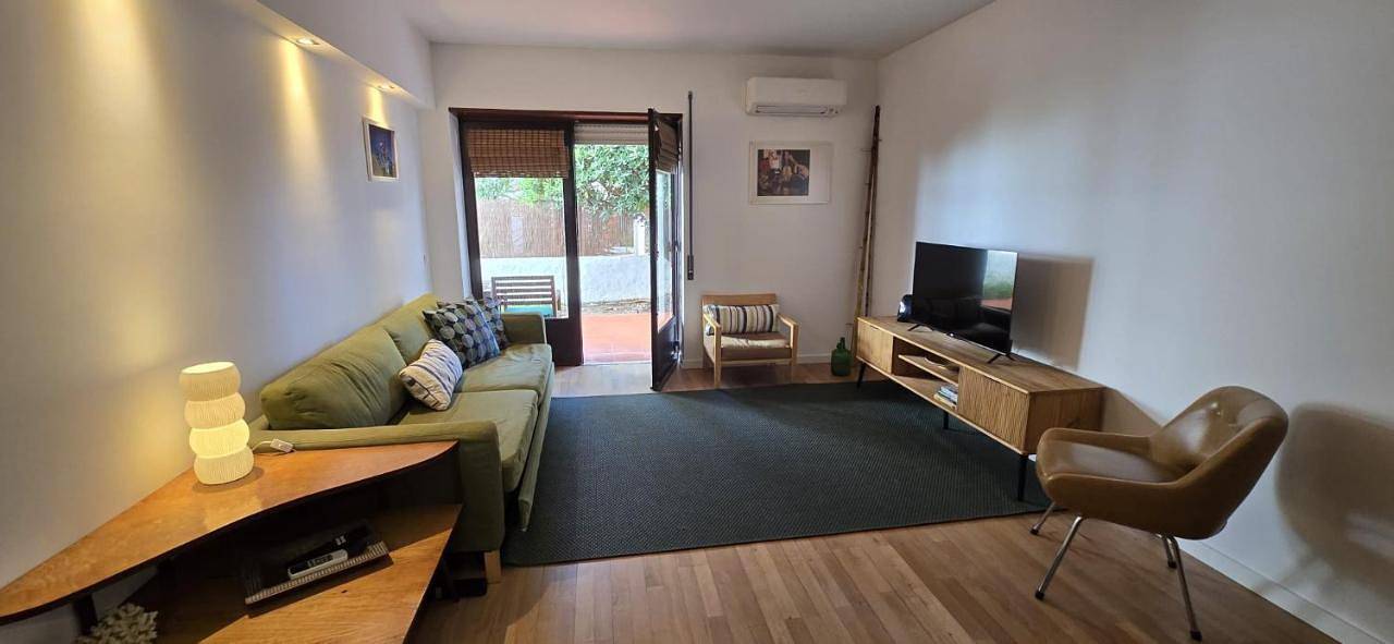 Apartamento inteiro, At the beach with a private garden in Carcavelos e Parede, Costa de Lisboa
