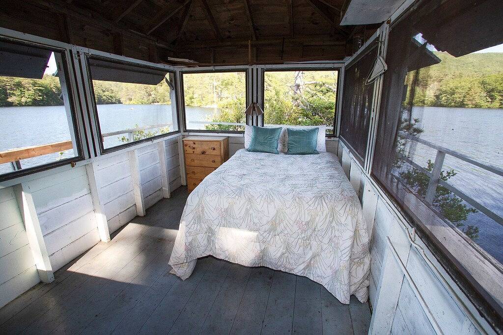 Das Family Retreat umfasst ein Haupthaus sowie Cottages in Moultonborough, Squam Lake