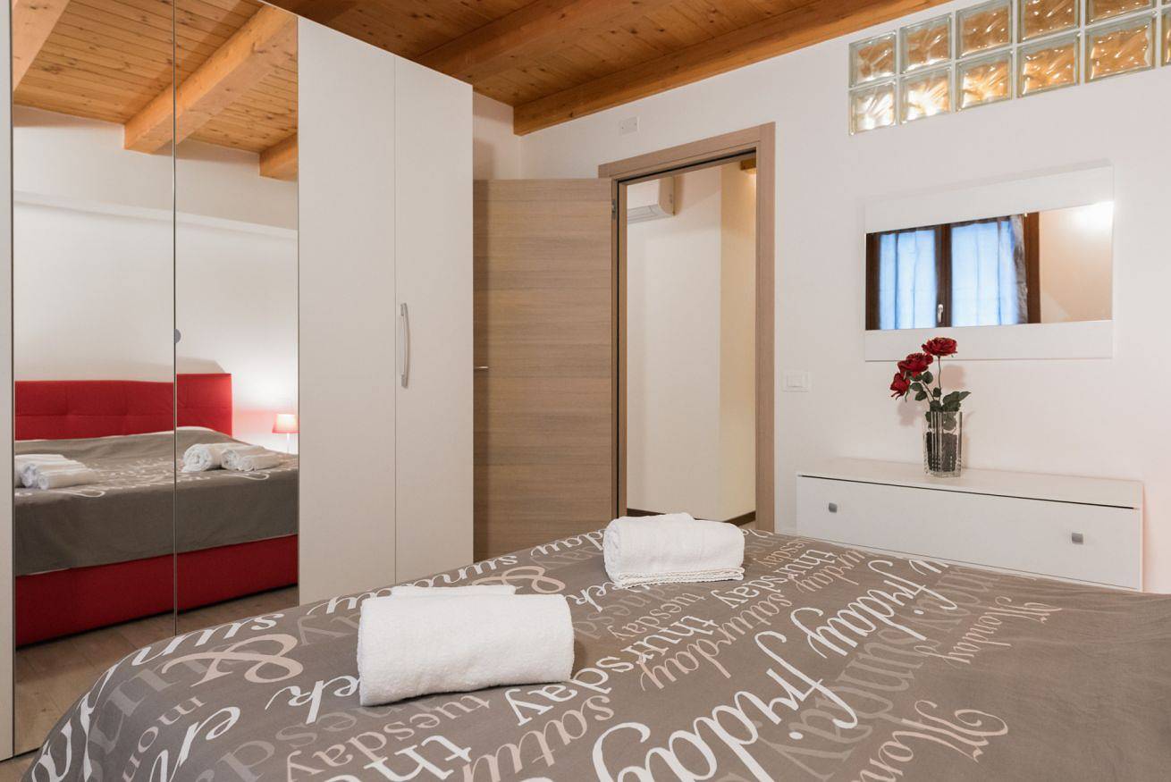 Entire apartment, Modern and functional apartment, close to San Zeno Basilica, with 5 sleeps. in Centro Storico, Verona