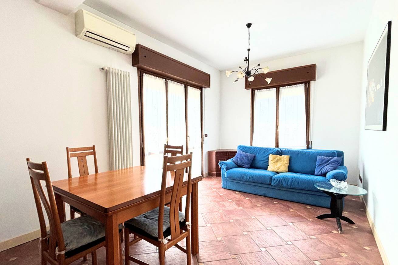 Appartamento intero, Cn027 - Cesenatico, ampio trilocale in centro in Cesenatico, Provincia di Forlì-Cesena