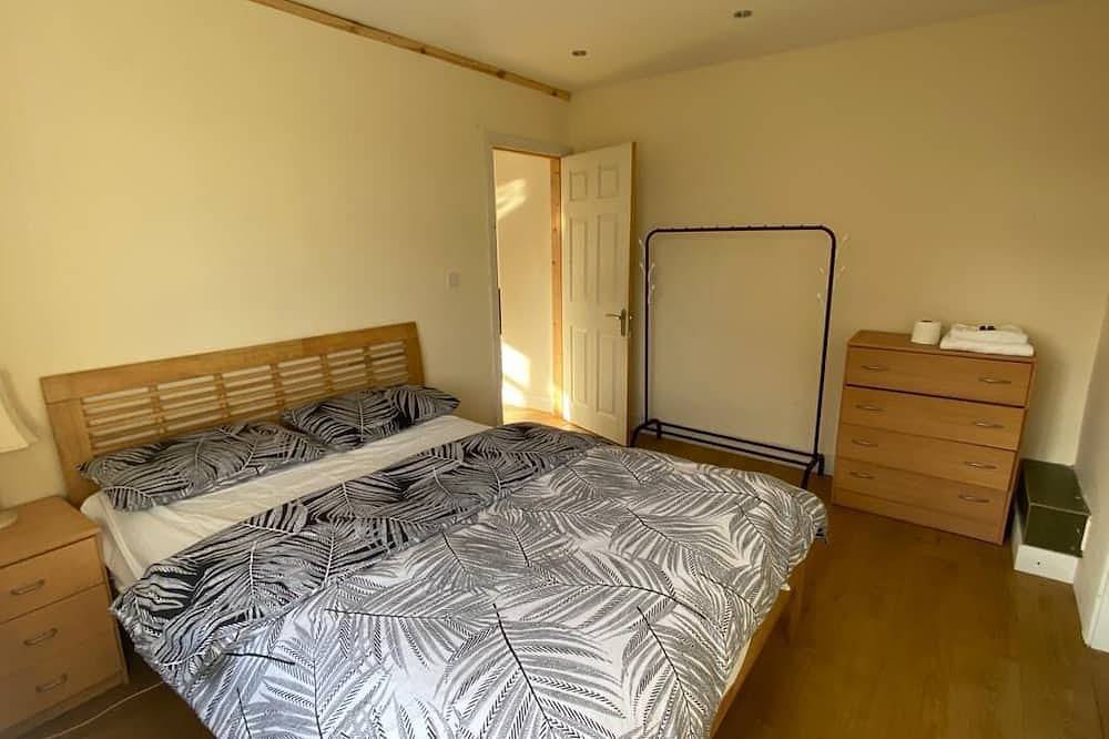 1-Bed unit 10 minute drive from Hellfire Caves in High Wycombe, Chiltern Hills