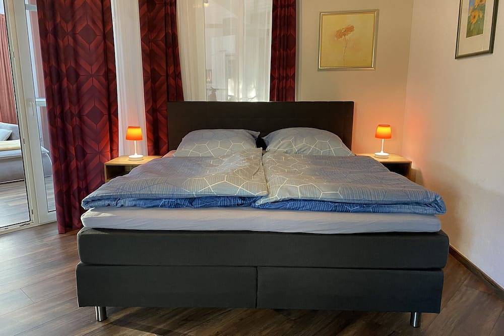 Ganze Wohnung, Moderne Ferienwohnung mit Kamin u. Garten, Eg, 100qm, Nähe Weser u. Golfplatz in Achim, Landkreis Verden