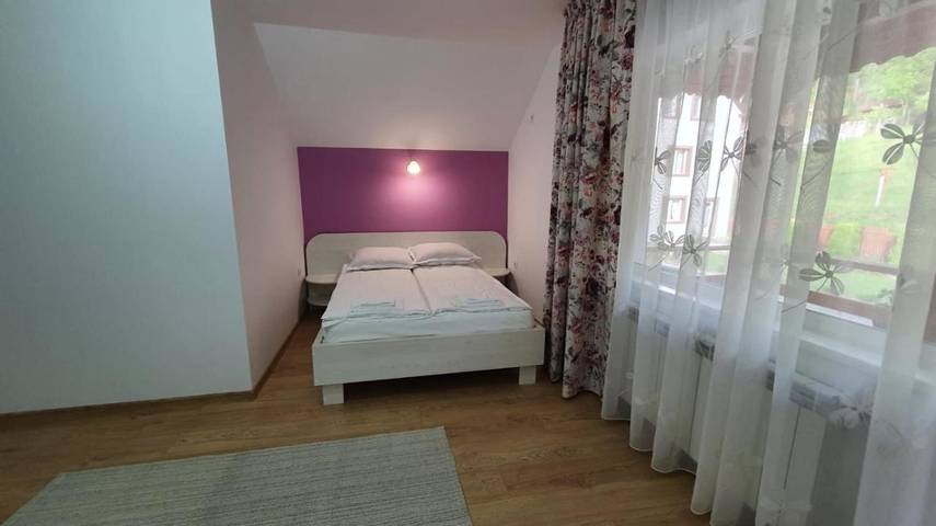 Gîte pour 2 personnes, avec Balcon et Terrasse ainsi que Jardin et Vue dans Mureș