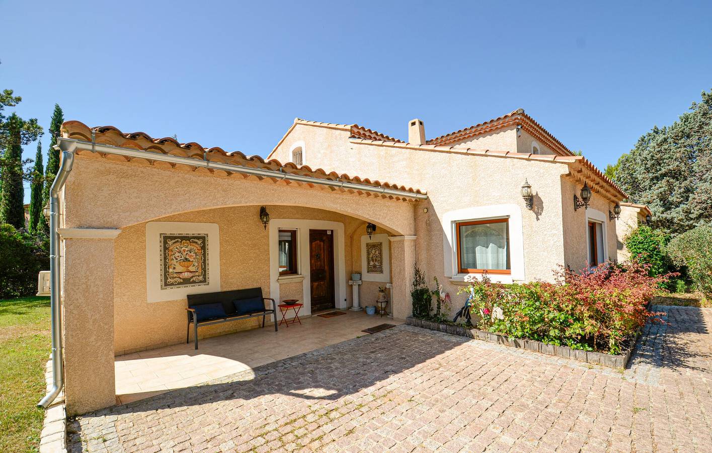 Appartement moderne avec piscine, parking, terrasse et WiFi in Cabriès, Région d'Aix-en-Provence