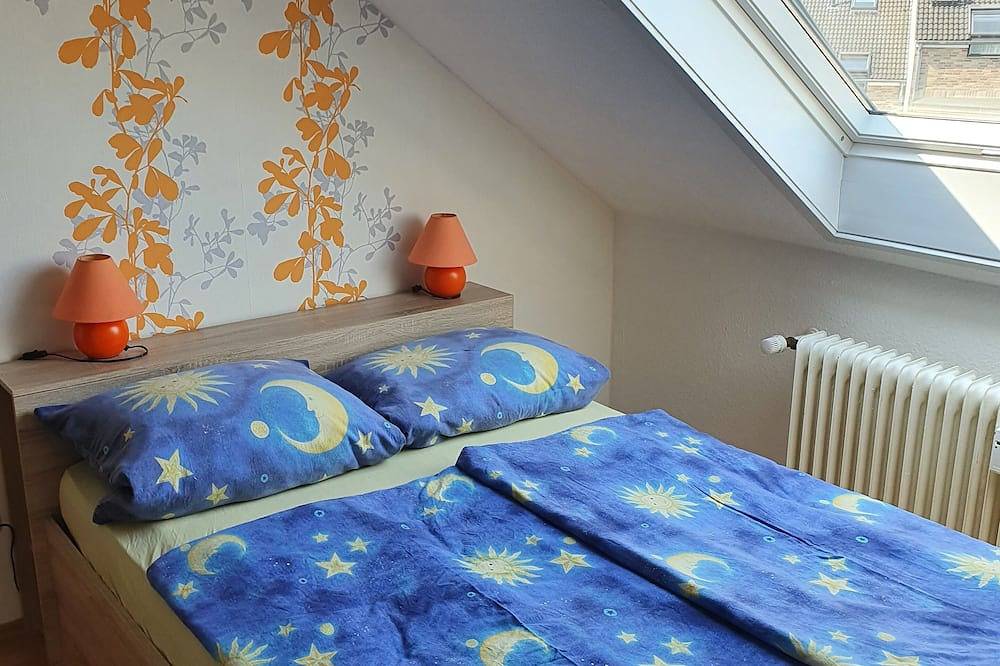 Apartamento entero, Alojamiento privado en un Br 2. Dachgeschosswohnung. Para 2 máx. 3 Pers. in Leverkusen, Condado del Monte