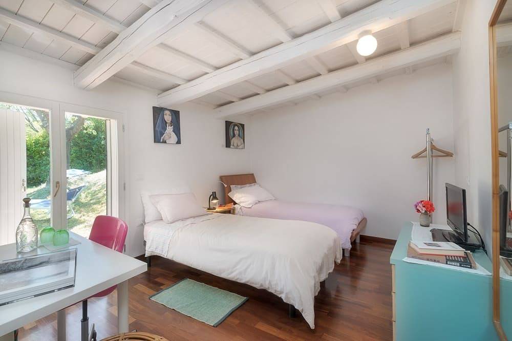 Casa in campagna con giardino e vista sul mare in Valle del Metauro