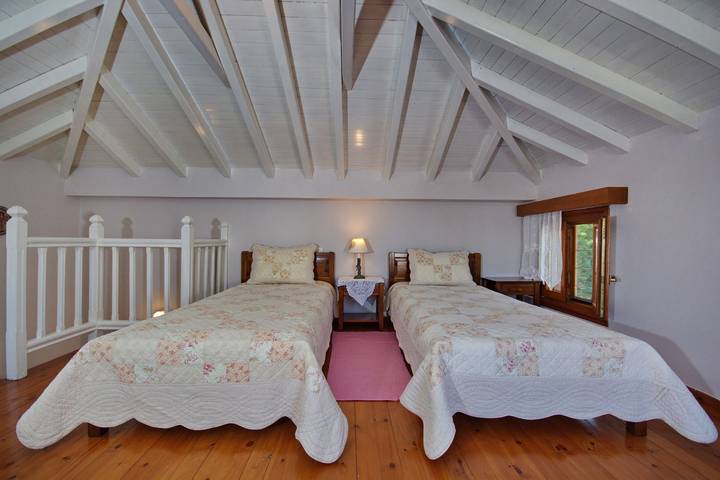 Location de vacances pour 5 personnes, avec piscine ainsi que jardin et balcon, adapté aux familles dans Alonissos - 3