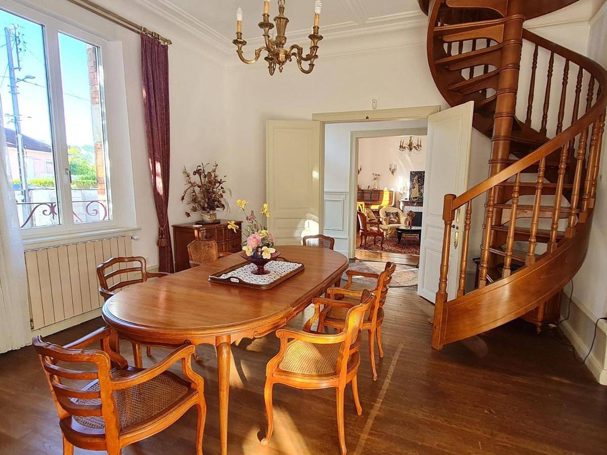 Grande Maison de Maître proche Toul avec Wifi et Parking - Fr-1-584-394 in Écrouves, Toul