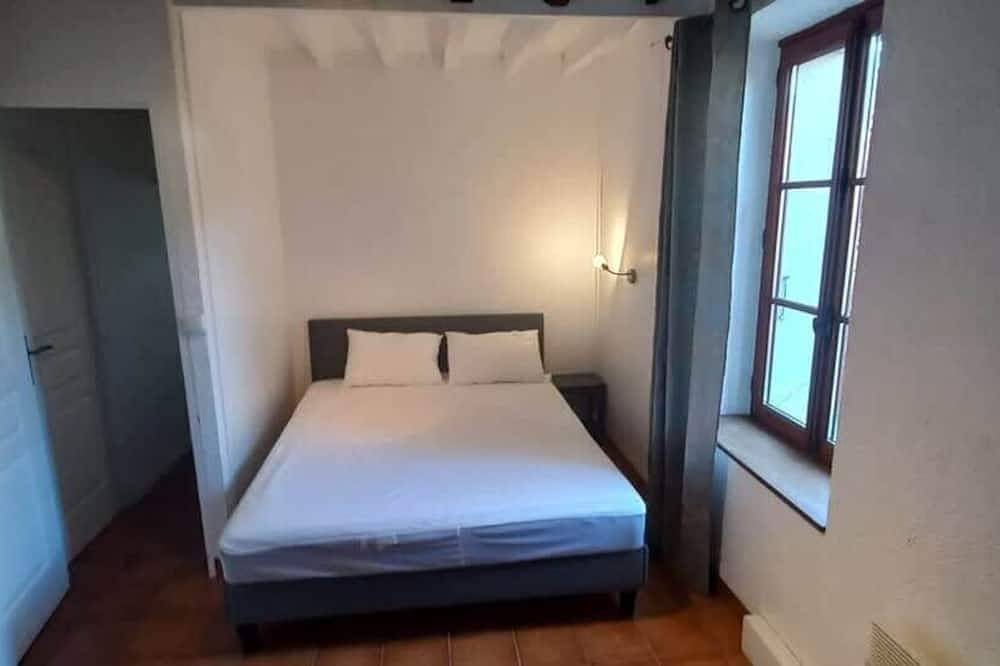 Rural Getaway: House 10 people, garden, fireplace in Coulonges (Vienne), Vienne