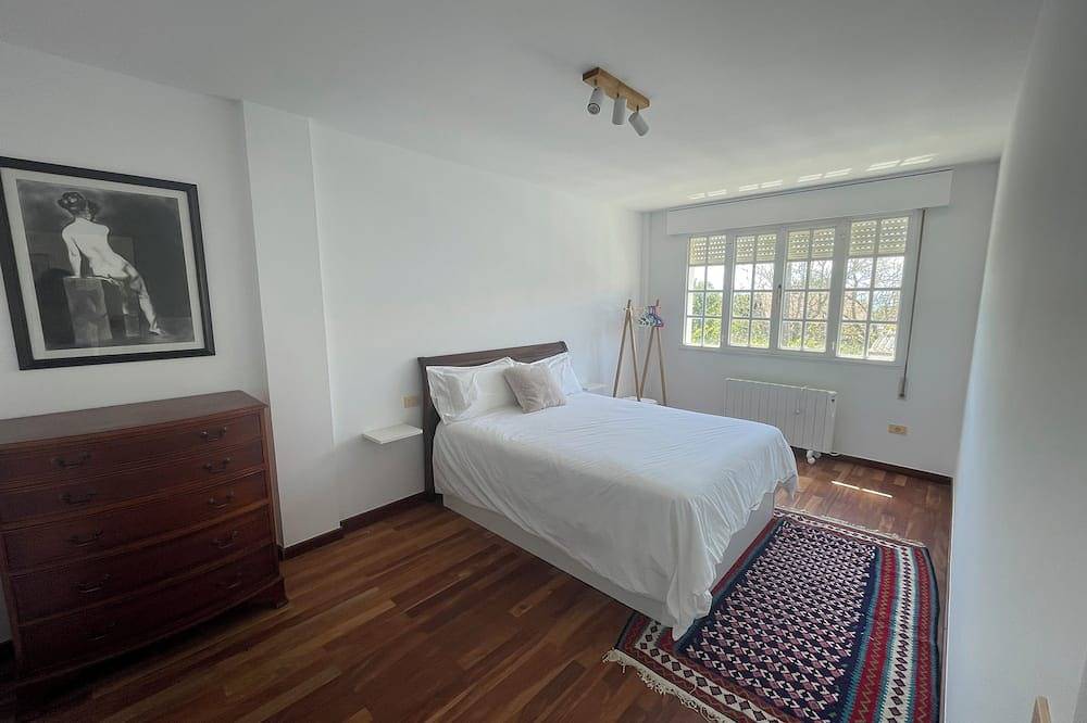 Entire apartment, Refurbished house 7 minutes walk from the beach, overlooking the Ria de Arousa. in A Pobra do Caramiñal, Rías Baixas