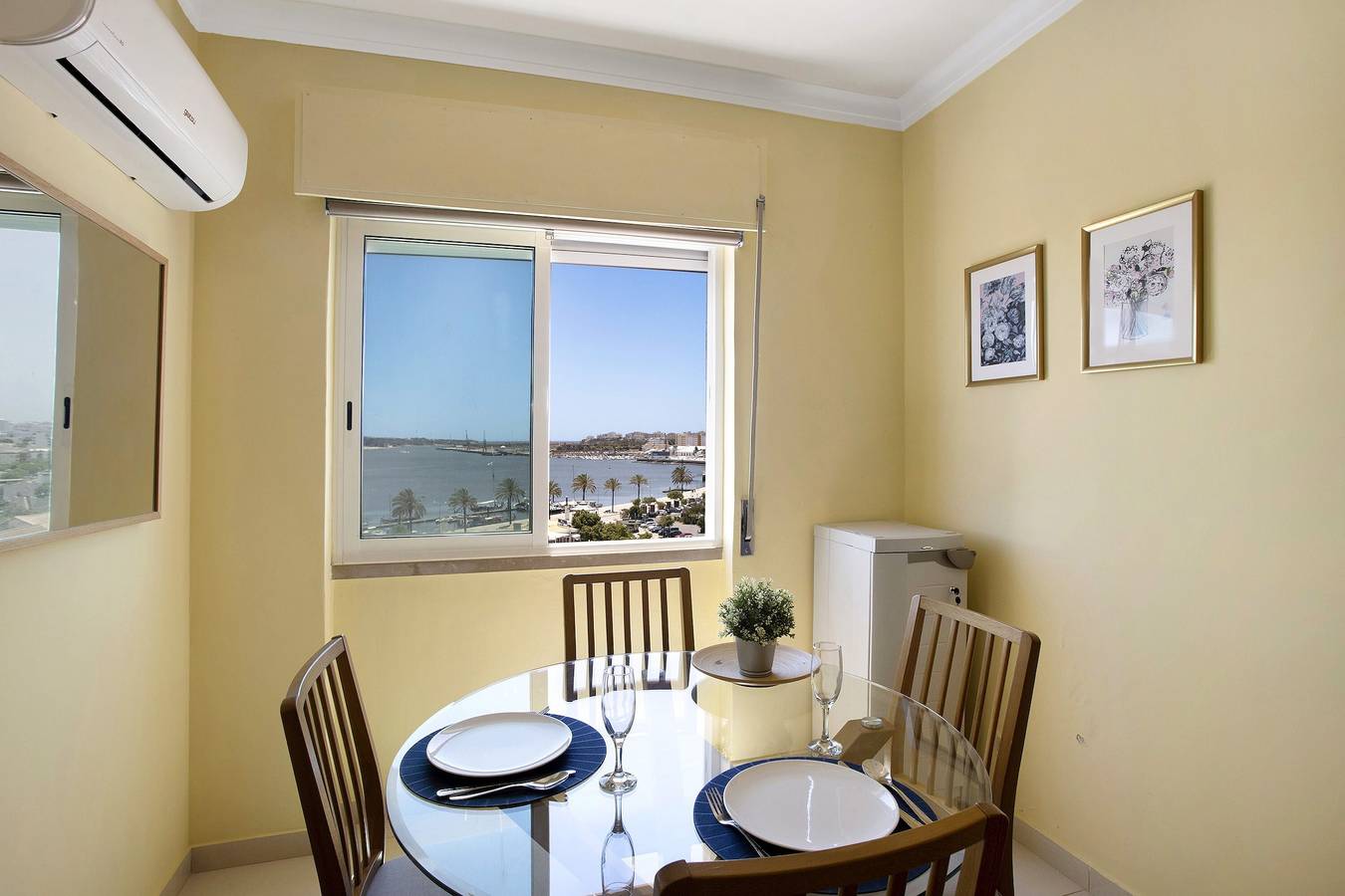 Entire apartment, Santa Isabel Apartment with A/C, Wi-Fi, Terrace and Balcony in Portimão, Faro District