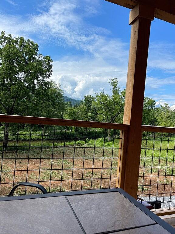 1-Br cabin just 5 minutes to Great Smoky Mountains National Park on Cosby Creek in Cosby (TN), Cocke County