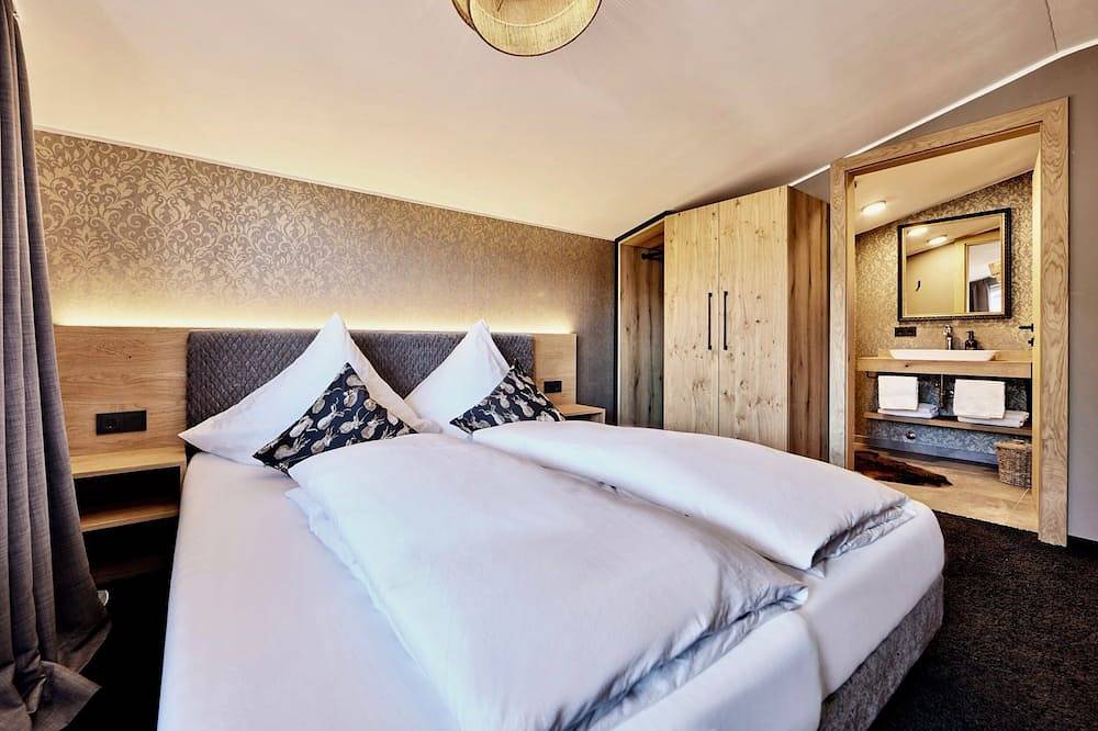 Ganze Wohnung, Neu! Deluxe Apartment Zugspitze mit Pool, Sauna, am Golfplatz und Zugspitzblick in Ehrwald, Ammergauer Alpen (Österreich)