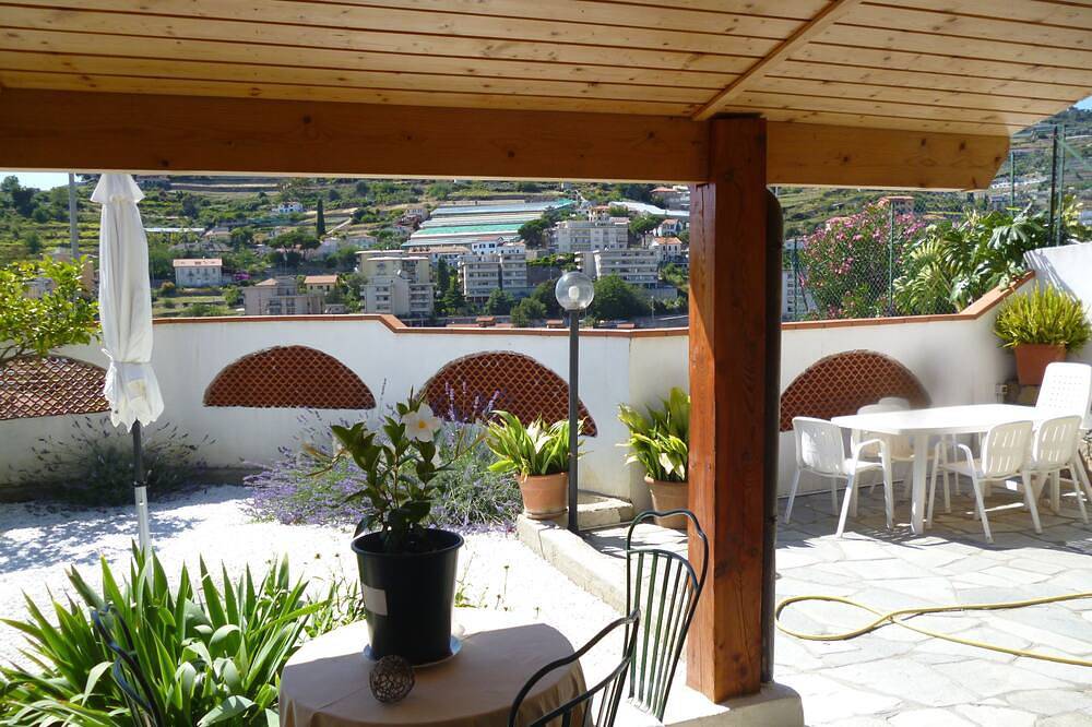 Sanremo: Landhaus mit Patio-Cod. citra in San Remo, Sanremo Gemeinde
