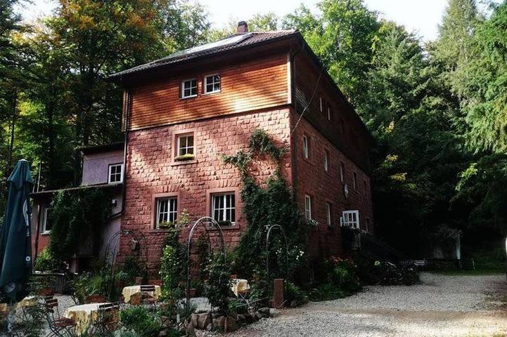 Ferienhaus für 6 Personen, mit Garten in Wachenheim
