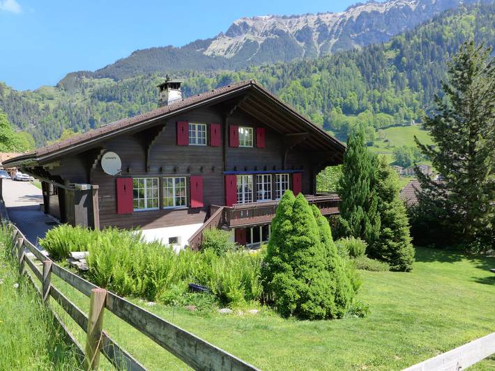 Ferienhaus für 12 Personen, mit Balkon und Terrasse sowie Garten und Ausblick in Lauterbrunnen