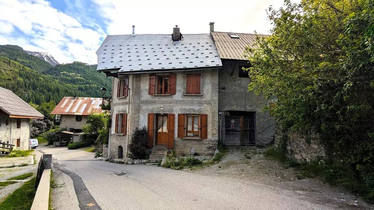 Apartamento entero, Apartamento auténtico en Vallouise – Una escapada encantadora en el corazón de las montañas in Vallouise, Parque Nacional de los Ecrins