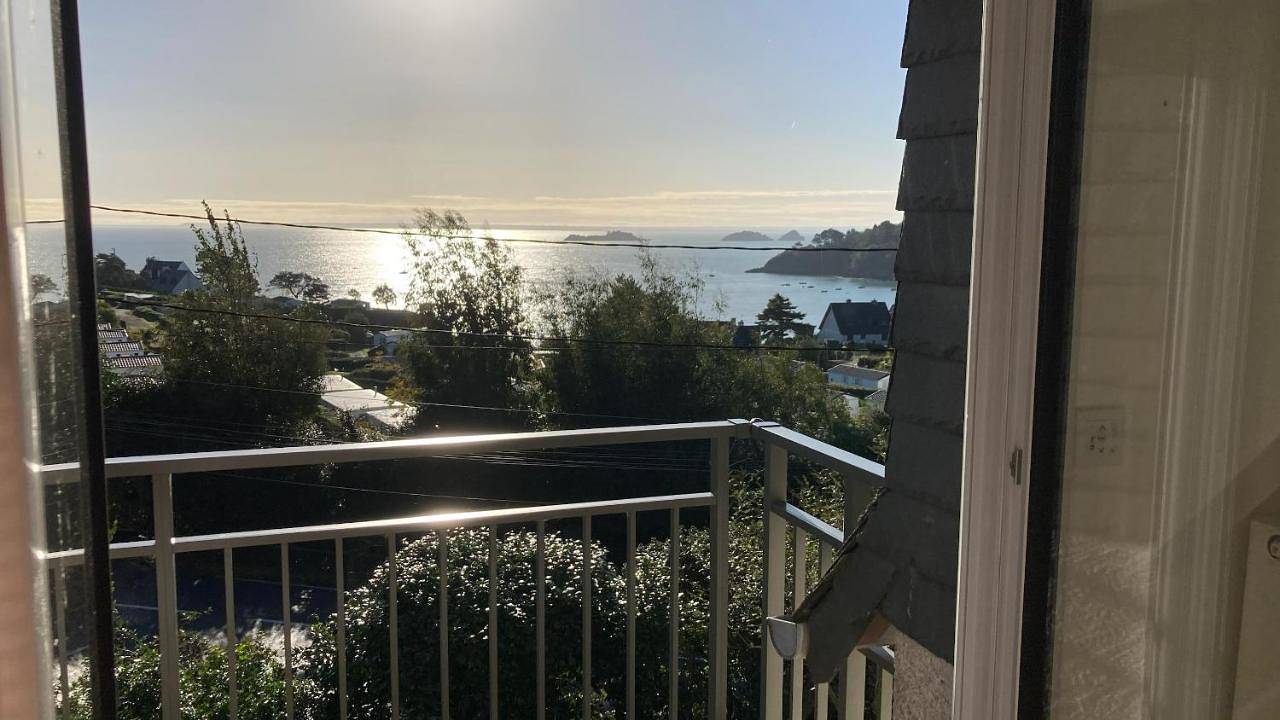 Villa Cancale, vue mer, 15 pers, plage à 200m in Cancale, Baie du Mont-Saint-Michel