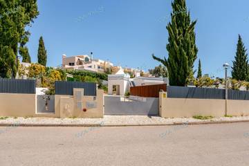Villa With Pool for 8 People in Albufeira, Faro District, Photo 1
