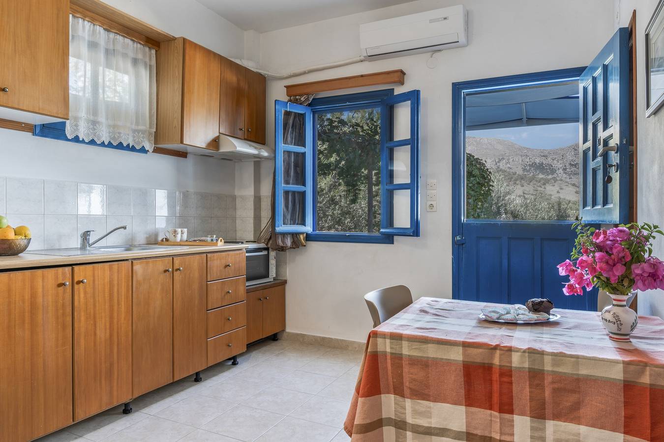 Appartement entier, Appartement 'No 2' avec vue sur la mer, Wi-Fi et climatisation in Karpathos