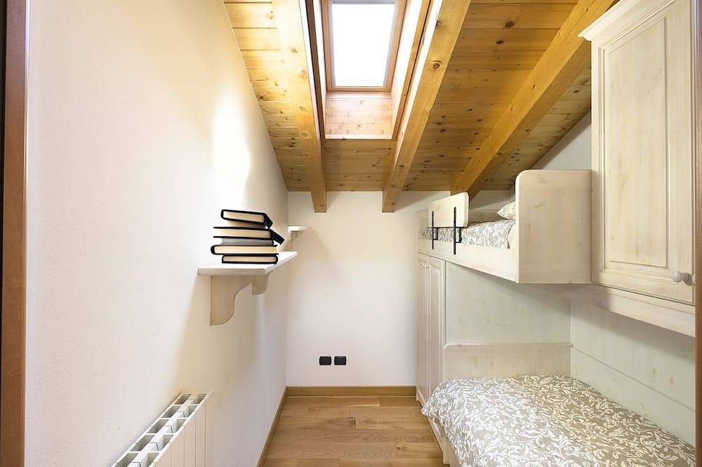 Apartamento entero, La Mansarda - Two Bedroom Apartment, Sleeps 4 in Ponte di Legno (Town), Ponte di Legno