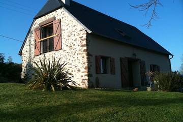 Gîte pour 6 personnes, avec jardin et terrasse à Astugue