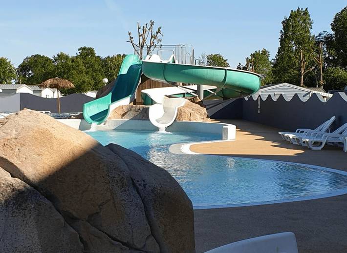 Mobil home pour 4 personnes, avec piscine ainsi que terrasse et bassin pour enfant à Angles - 2