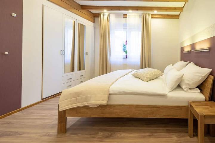 Ganze Wohnung, Moderne, komfortable Ferienwohnung mit Terrasse, am Maintalradweg, in Lengfurt, Triefenstein