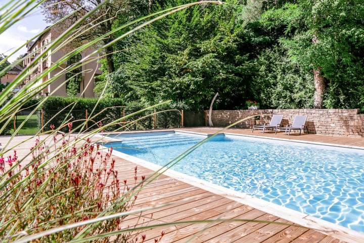 Hôtel pour 2 personnes, avec piscine ainsi que jardin et vue, animaux acceptés à Mostuéjouls - 2