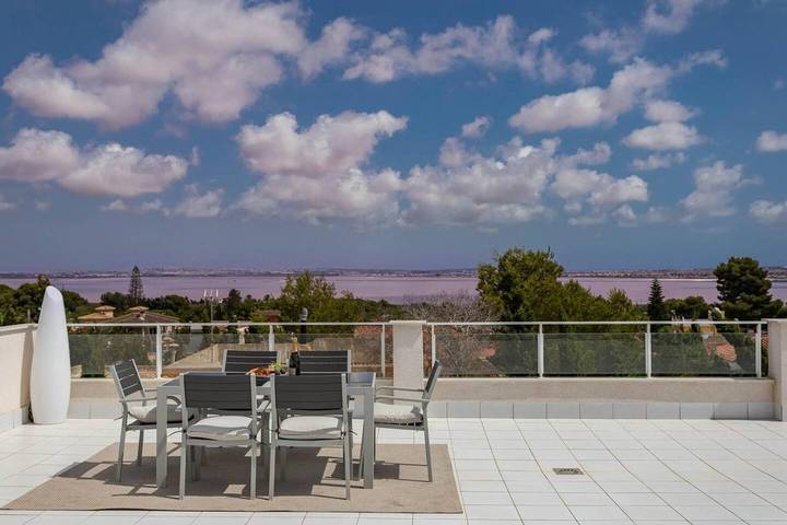 Villa pour 8 personnes, avec vue sur le lac et piscine ainsi que jardin et vue à Torrevieja - 3