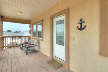 Vacation Rental for 14 Guests in Port Aransas, Mustang Island, Picture 2