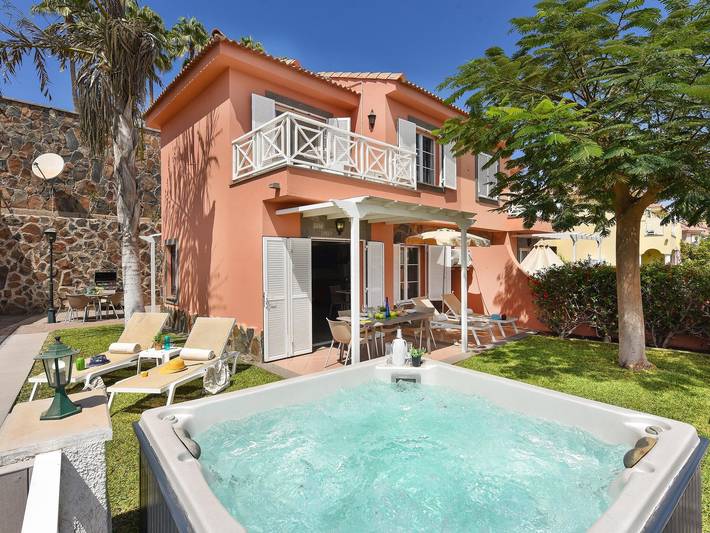Chalet für 4 Personen, mit Balkon und Whirlpool sowie Terrasse und Garten in Gran Canaria Süd