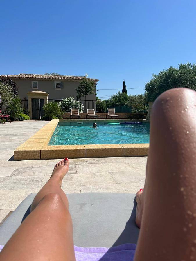 Location de vacances pour 16 personnes, avec terrasse et jacuzzi ainsi que jardin et piscine, animaux acceptés à Grans - 3
